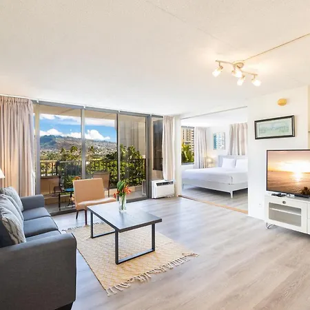 Mountain View Oasis, Steps From Beach With Parking!